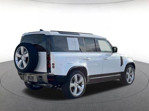 Fuji White 2025 Land Rover Defender 110 P400 X-Dynamic SE