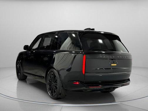 2026 Land Rover Range Rover P400 SE 7 Seat