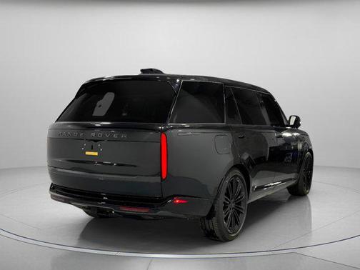 2026 Land Rover Range Rover P400 SE 7 Seat
