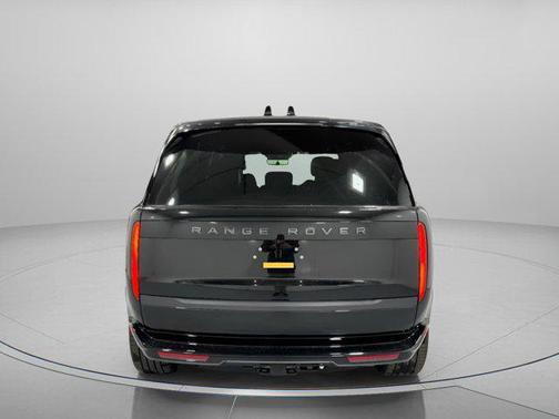 2026 Land Rover Range Rover P400 SE 7 Seat