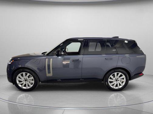 2026 Land Rover Range Rover P550e SE
