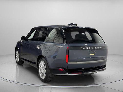 2026 Land Rover Range Rover P550e SE