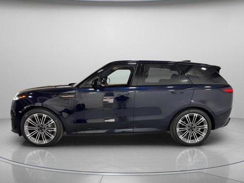 2026 Land Rover Range Rover Sport SE