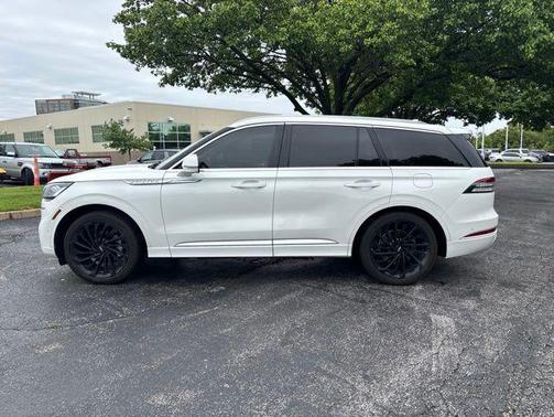 Pristine White Metallic Tri-Coat 2022 Lincoln Aviator Reserve