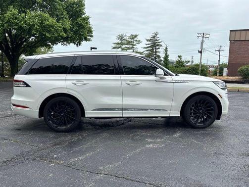 Pristine White Metallic Tri-Coat 2022 Lincoln Aviator Reserve