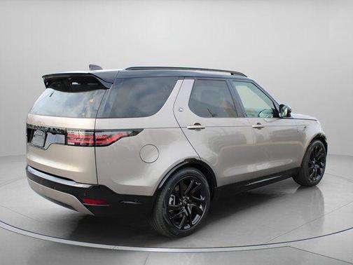 Lantau Bronze Metallic 2025 Land Rover Discovery P360 Dynamic SE