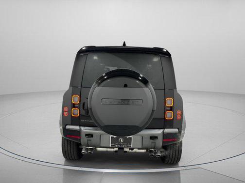 2026 Land Rover Defender 110 V8