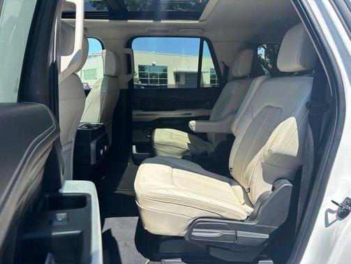 Star White Metallic Tri-Coat 2021 Ford Expedition Max Platinum