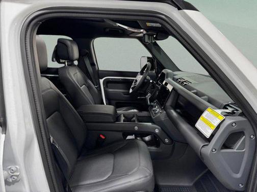 2026 Land Rover Defender X-Dynamic SE