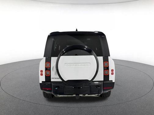 Fuji White 2026 Land Rover Defender X-Dynamic SE
