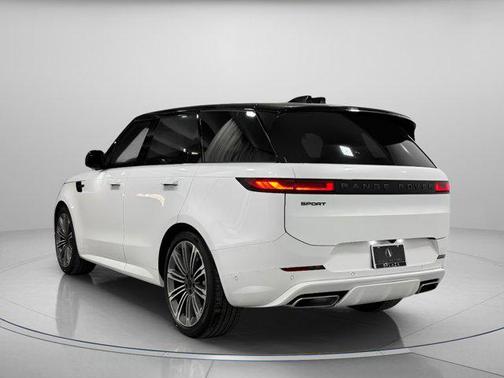 2026 Land Rover Range Rover Sport SE