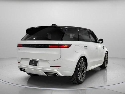 2026 Land Rover Range Rover Sport SE