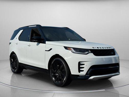 Fuji White 2025 Land Rover Discovery P300 Dynamic SE