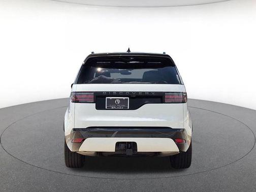 Fuji White 2025 Land Rover Discovery P300 Dynamic SE