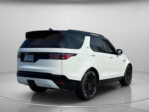 Fuji White 2025 Land Rover Discovery P300 Dynamic SE
