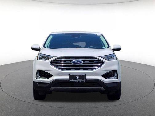 White Metallic 2022 Ford Edge Titanium