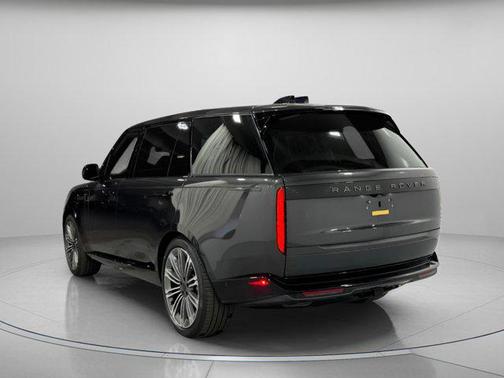 2026 Land Rover Range Rover P400 SE 7 Seat