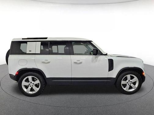 Fuji White 2024 Land Rover Defender 110 P500 SE