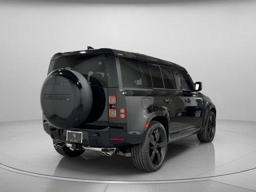 2026 Land Rover Defender 110 V8