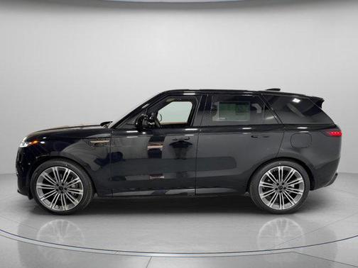2026 Land Rover Range Rover Sport SE