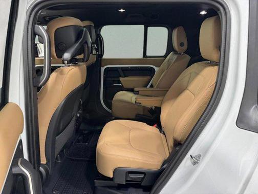 Fuji White 2026 Land Rover Defender P400 X-Dynamic SE
