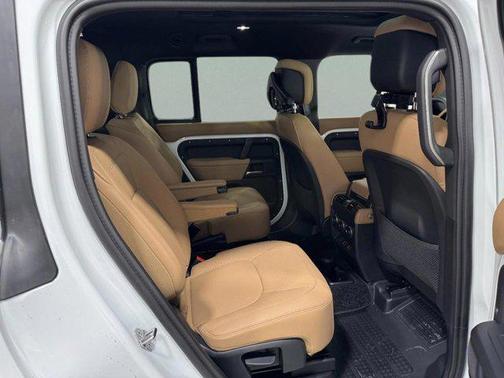 Fuji White 2026 Land Rover Defender P400 X-Dynamic SE