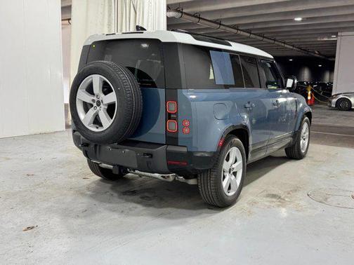 2026 Land Rover Defender P400 X-Dynamic SE