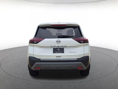 Pearl White Tricoat 2022 Nissan Rogue SV