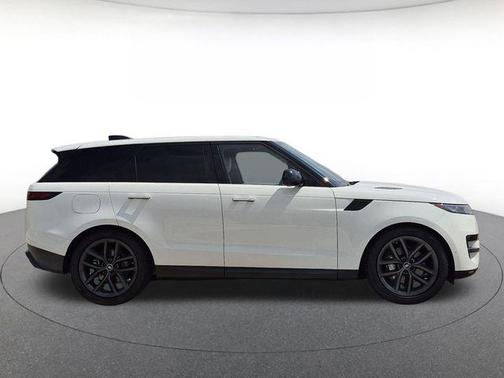 Fuji White 2025 Land Rover Range Rover Sport SE