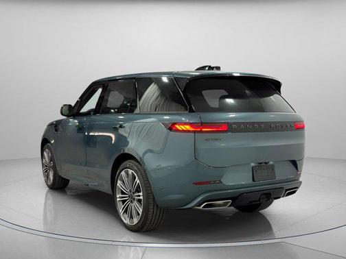 2026 Land Rover Range Rover Sport SE