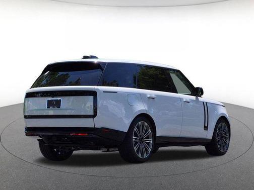 Fuji White 2026 Land Rover Range Rover P530 SE 7 Seat
