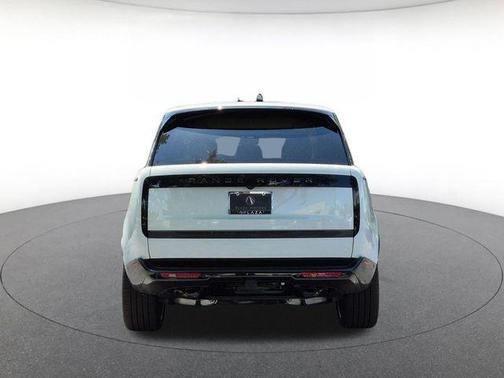 Fuji White 2026 Land Rover Range Rover P530 SE 7 Seat