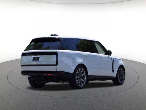 Fuji White 2026 Land Rover Range Rover P530 SE 7 Seat