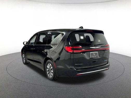 Brilliant Black Crystal Pearlcoat 2024 Chrysler Pacifica Hybrid Select