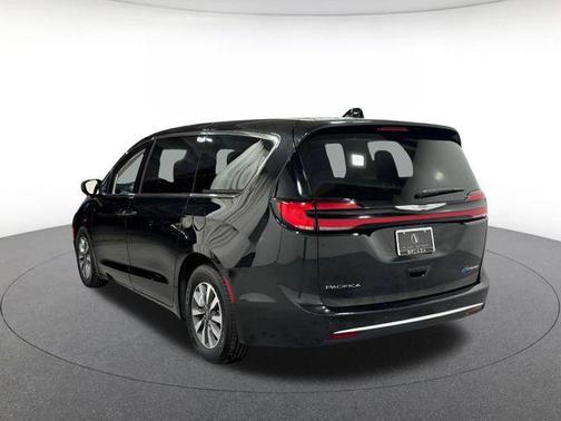 Brilliant Black Crystal Pearlcoat 2024 Chrysler Pacifica Hybrid Select