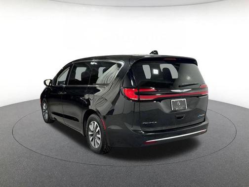 Brilliant Black Crystal Pearlcoat 2024 Chrysler Pacifica Hybrid Select