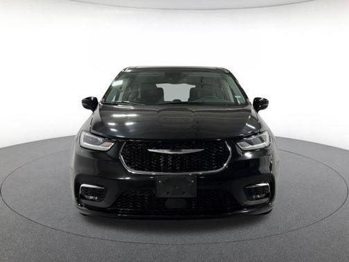 Brilliant Black Crystal Pearlcoat 2024 Chrysler Pacifica Hybrid Select