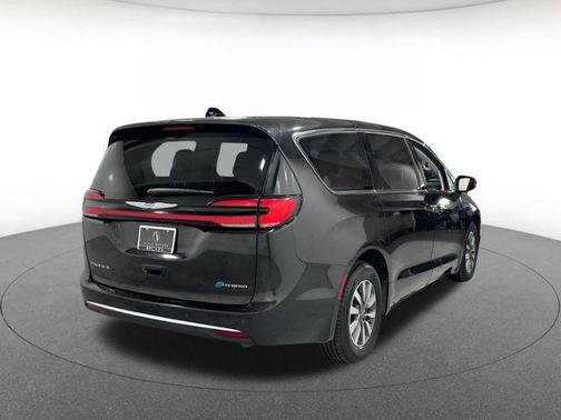 Brilliant Black Crystal Pearlcoat 2024 Chrysler Pacifica Hybrid Select