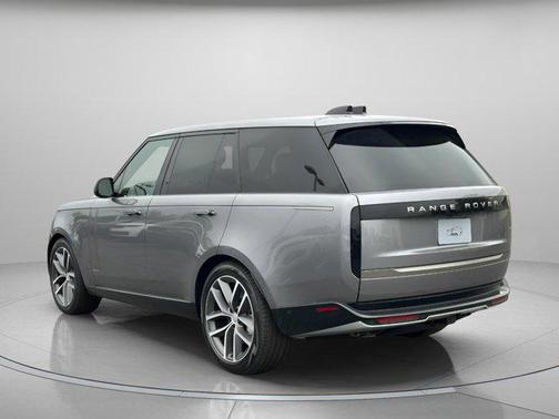 2025 Land Rover Range Rover P530 SE
