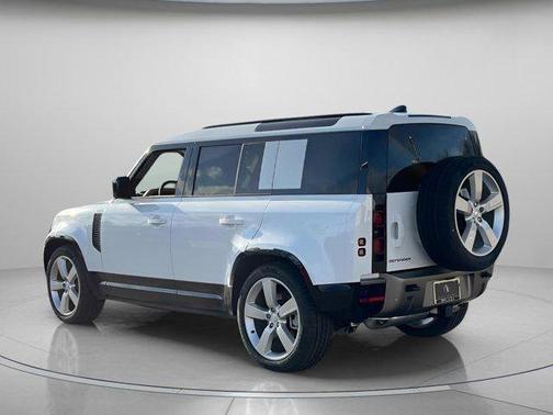2025 Land Rover Defender 110 P400 X-Dynamic SE
