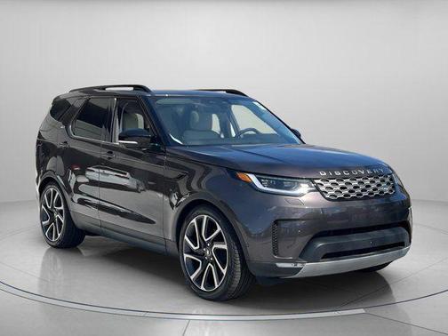 Charente Grey Premium Metallic 2025 Land Rover Discovery P300 S