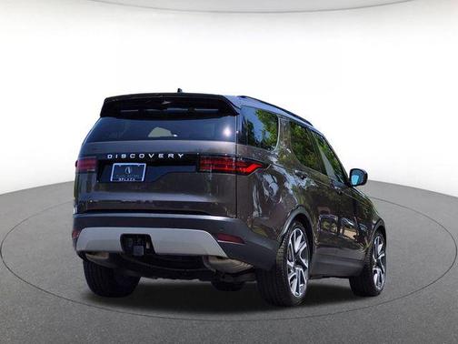 Charente Grey Premium Metallic 2025 Land Rover Discovery P300 S
