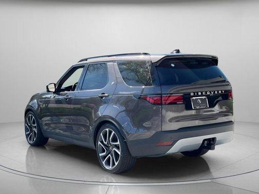 Charente Grey Premium Metallic 2025 Land Rover Discovery P300 S