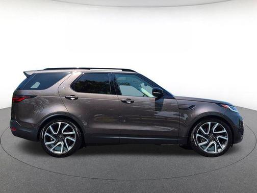 Charente Grey Premium Metallic 2025 Land Rover Discovery P300 S