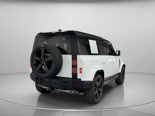 2026 Land Rover Defender P400 X-Dynamic SE