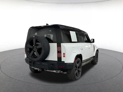 Fuji White 2026 Land Rover Defender P400 X-Dynamic SE