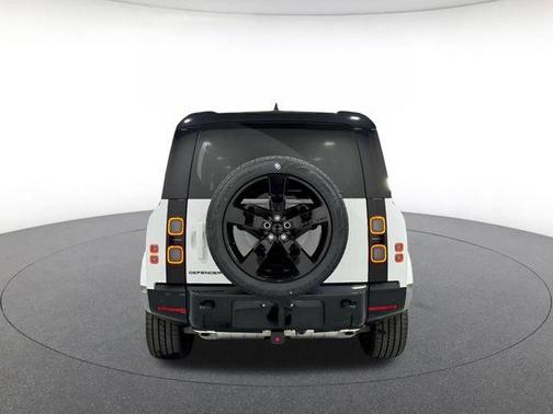 Fuji White 2026 Land Rover Defender P400 X-Dynamic SE