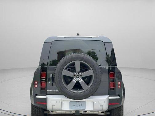 2025 Land Rover Defender 110 P300