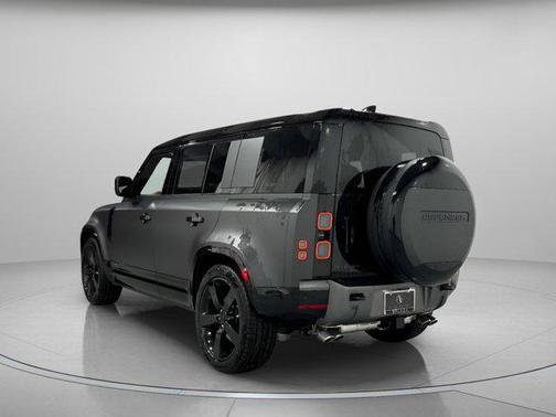 2026 Land Rover Defender 110 V8