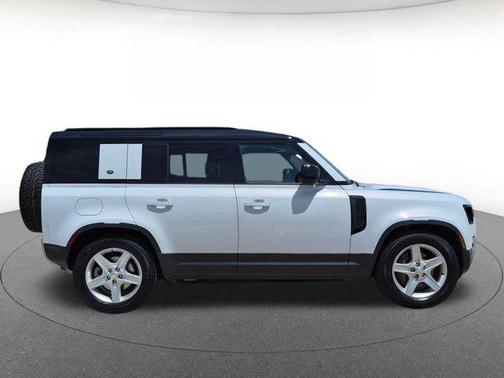 Yulong White Metallic 2022 Land Rover Defender 110 SE